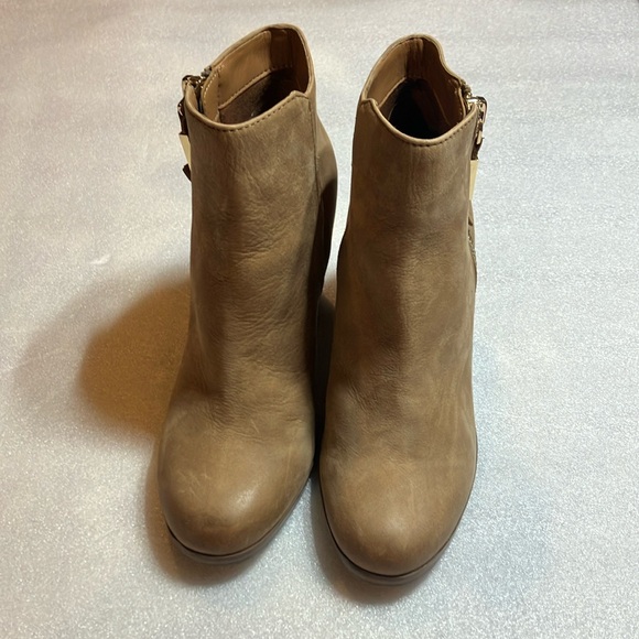 Aldo Mathia booties. New. Size 8. Brown. Nubuk leather upper. - Picture 1 of 6